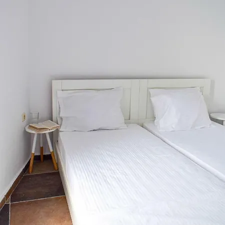 Muses Seaside Parálion Ástros