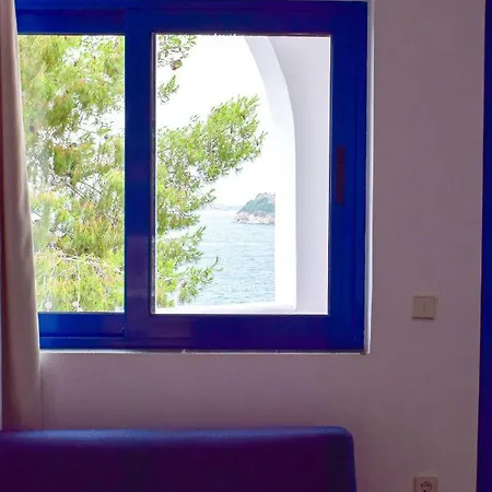 Muses Seaside Parálion Ástros